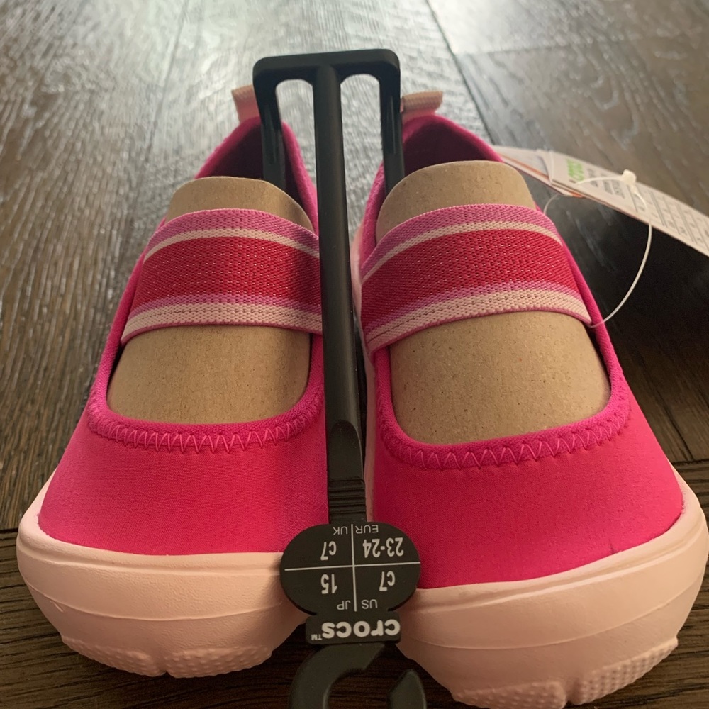 Child’s Crocs NWT. Size C7. Pink
